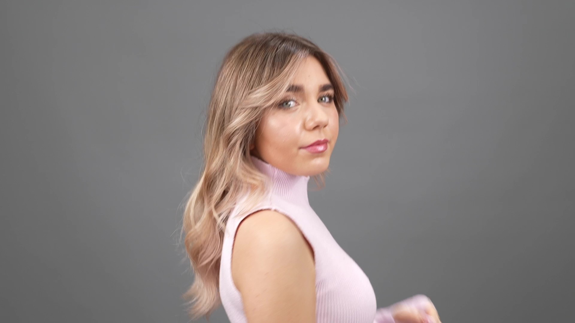 Shatush a tre gradazioni – Tecnica di Rimozione del Colore Cosmetico Scuro Senza Decolorazione