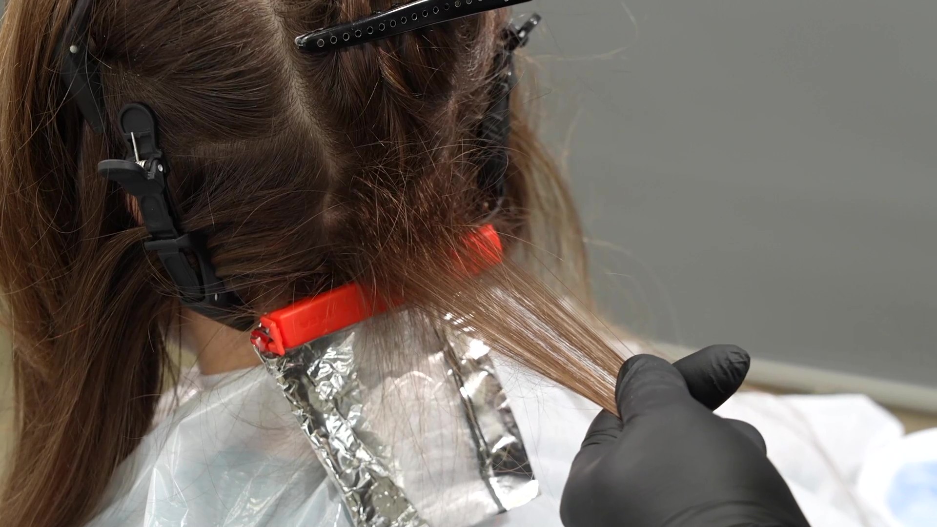 Shatush a tre gradazioni – Tecnica di Rimozione del Colore Cosmetico Scuro Senza Decolorazione