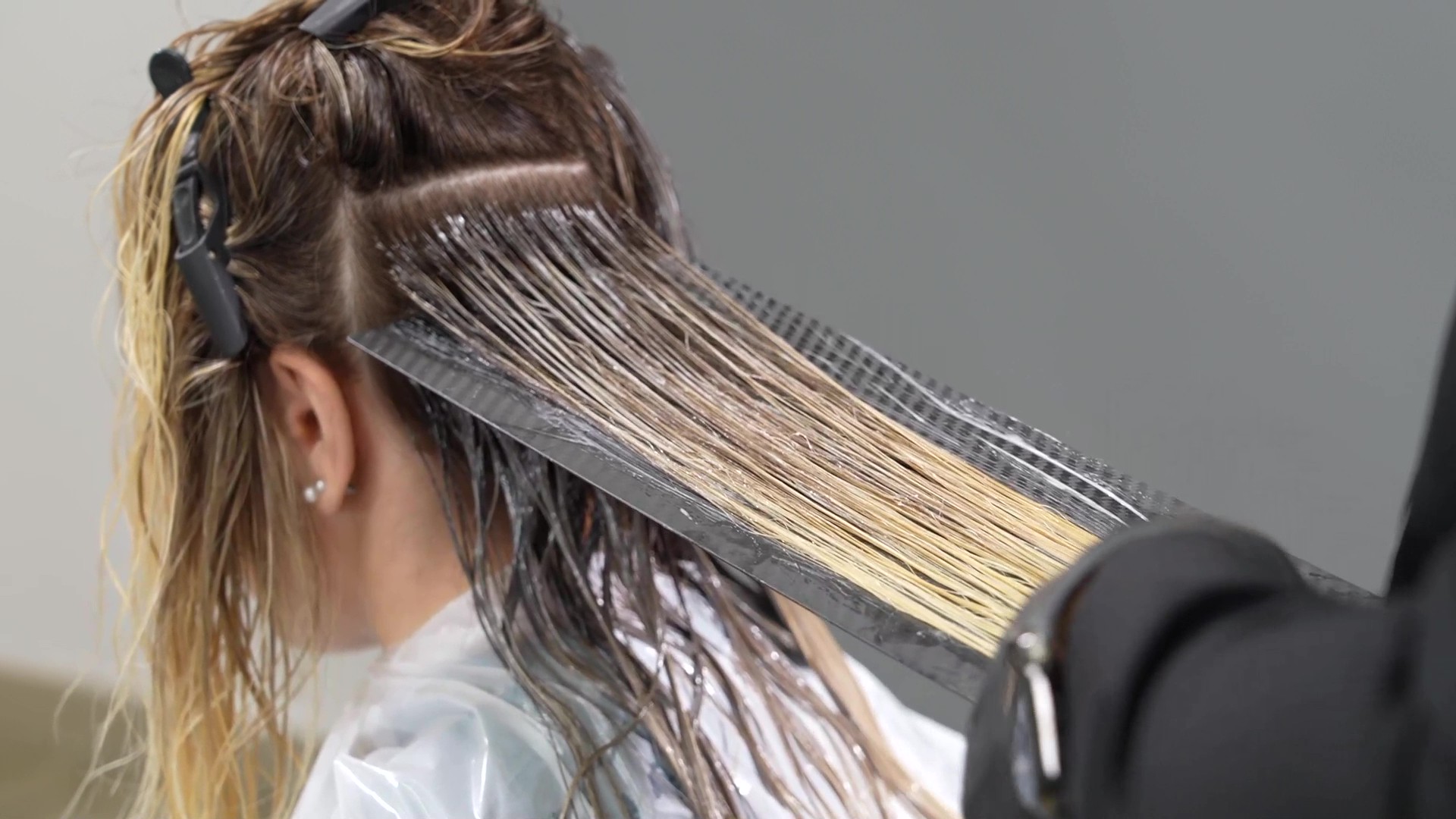 Shatush a tre gradazioni – Tecnica di Rimozione del Colore Cosmetico Scuro Senza Decolorazione