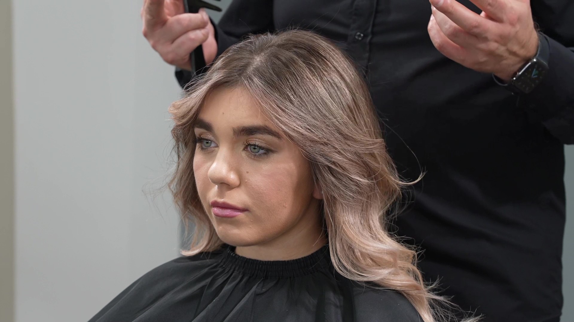 Shatush a tre gradazioni – Tecnica di Rimozione del Colore Cosmetico Scuro Senza Decolorazione